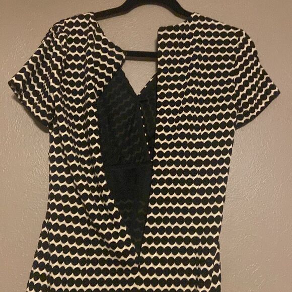 Ladies size 6 Gabby + Skye Black and white Dot design dress - Picture 8 of 8